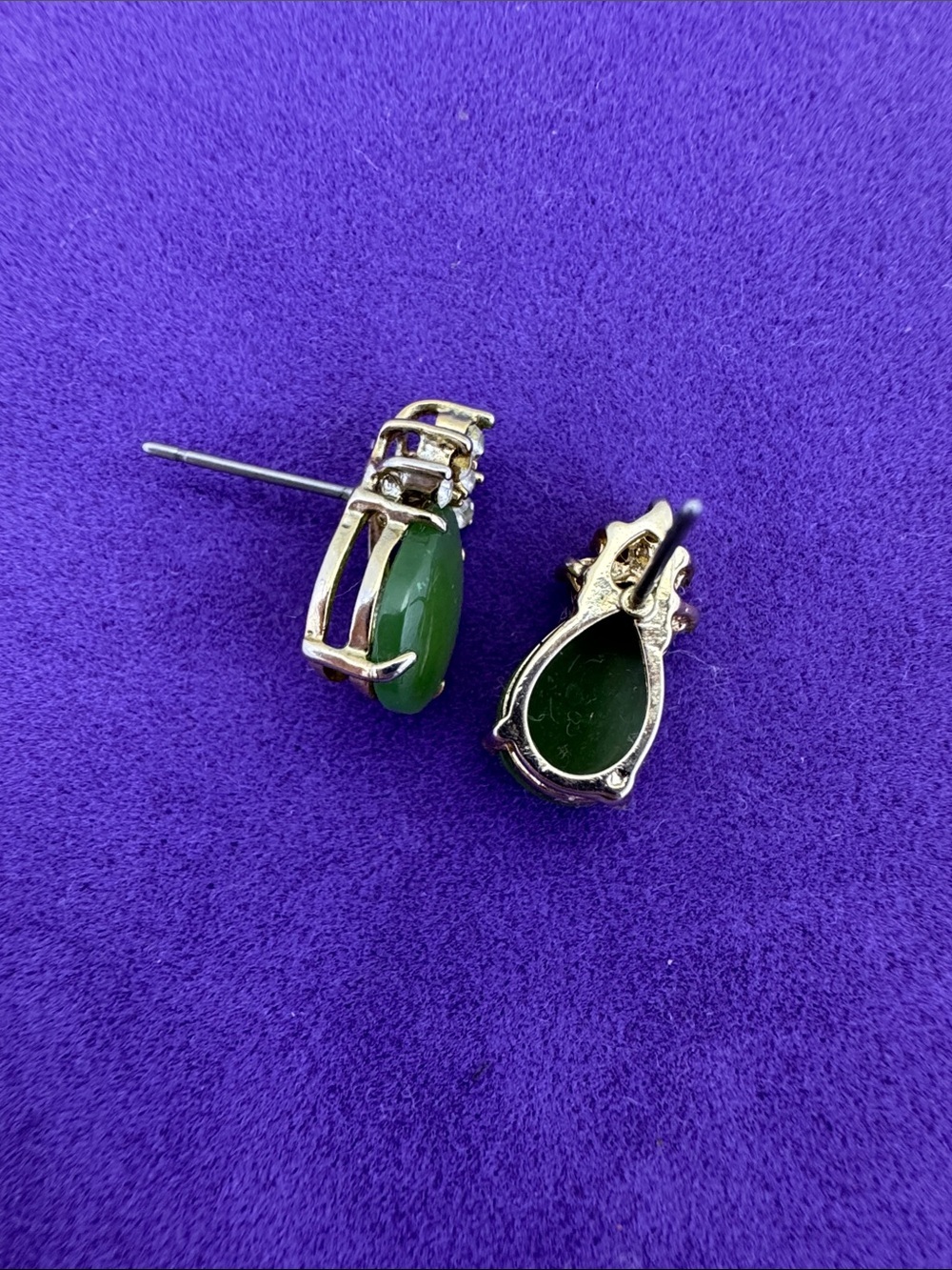 💛 Vintage Gold Plated Canadian Jade Teardrop Crystal Cluster Stud Earrings - Picture 3 of 4